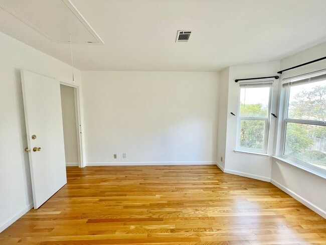 Building Photo - Spacious 3BR/2BA Potrero Hill Townhouse Ho...