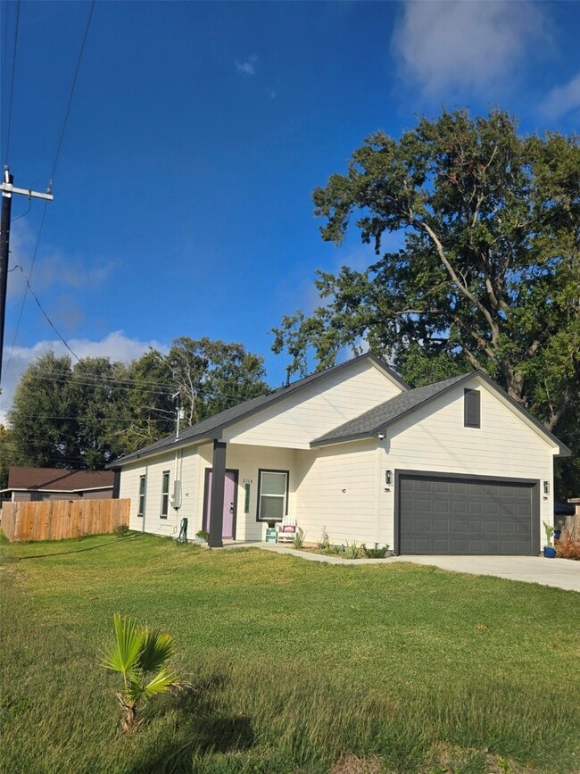 Building Photo - 2118 2nd Ave N