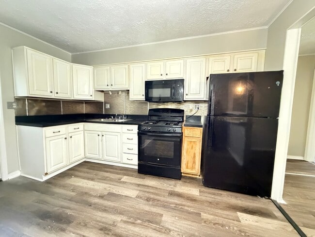 Building Photo - 2 Bedroom, 1 Bathroom Home For Rent!!