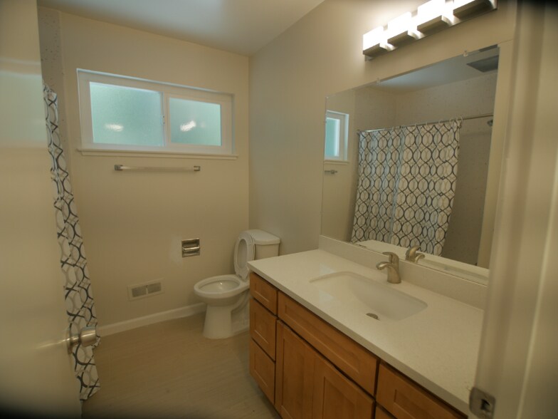 Building Photo - 1285 Manchester Dr