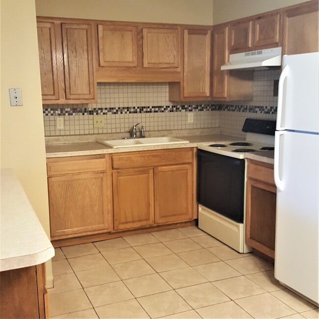 Building Photo - 524 Bellarmine Dr E
