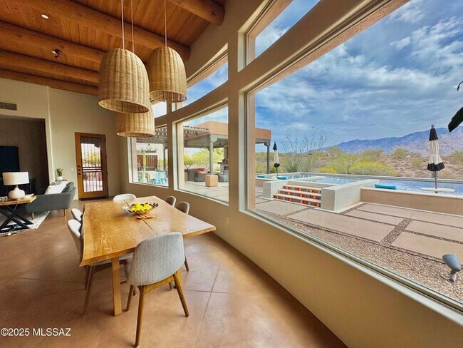Building Photo - 11096 N Pusch Ridge View Pl