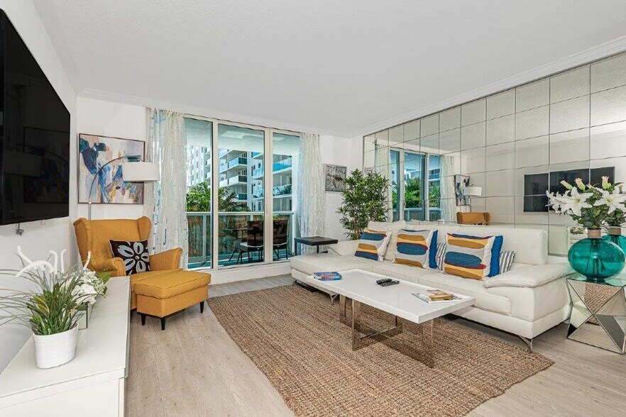 Building Photo - 2301 Collins Ave