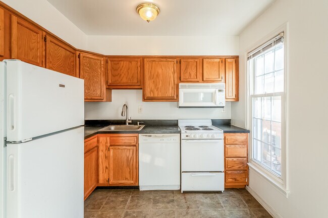 Building Photo - 1839 Biltmore St NW