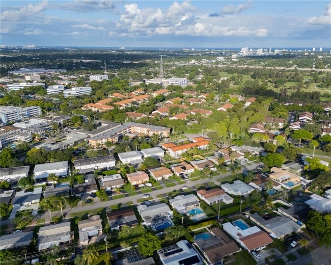 Building Photo - 609 S Crescent Dr