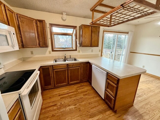 Primary Photo - Large 4 Bedroom/2 Bath Bi-Level Home with attached 2 Car Garage in North Loveland