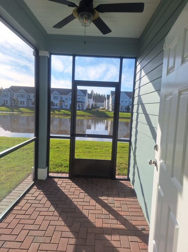 Building Photo - Townhome in Shearwater