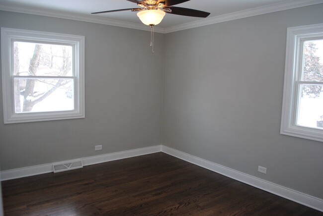 Building Photo - 39 Elmwood Dr