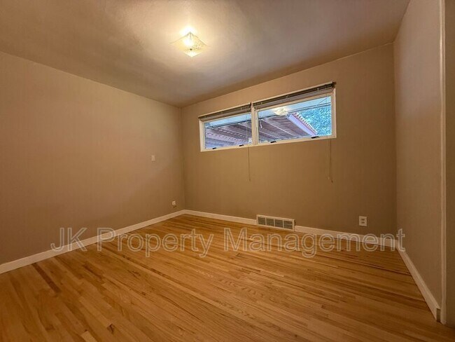 Building Photo - 1726 Alder Dr