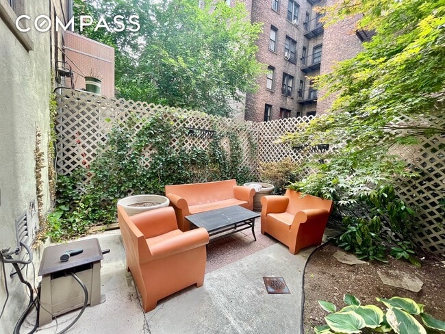 Building Photo - 710 St Nicholas Ave