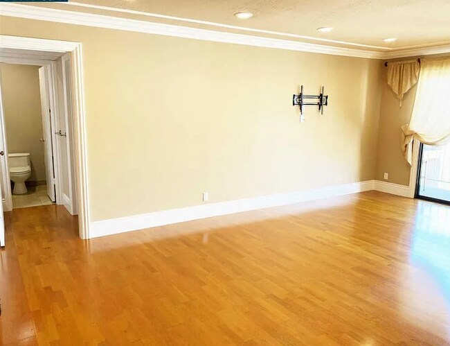 Building Photo - 310 N Civic Dr