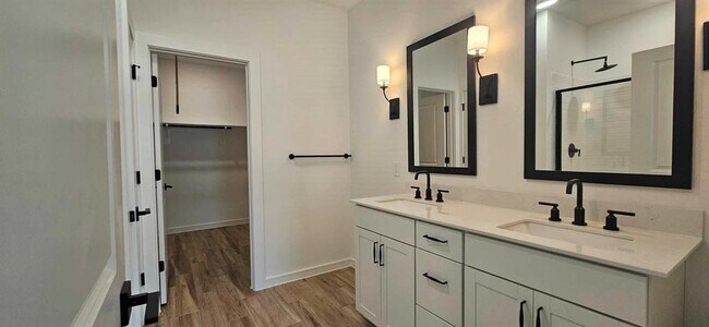 Building Photo - 8411 Bay Rdg Cir