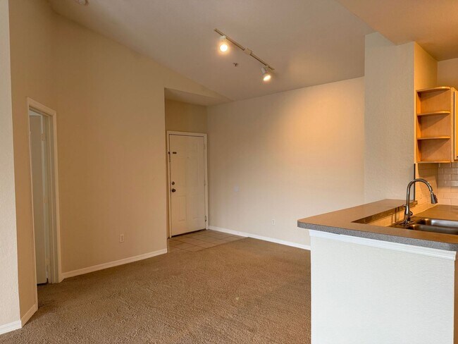 Building Photo - Three Bedroom Condo at Maitland Crossing in Orlando