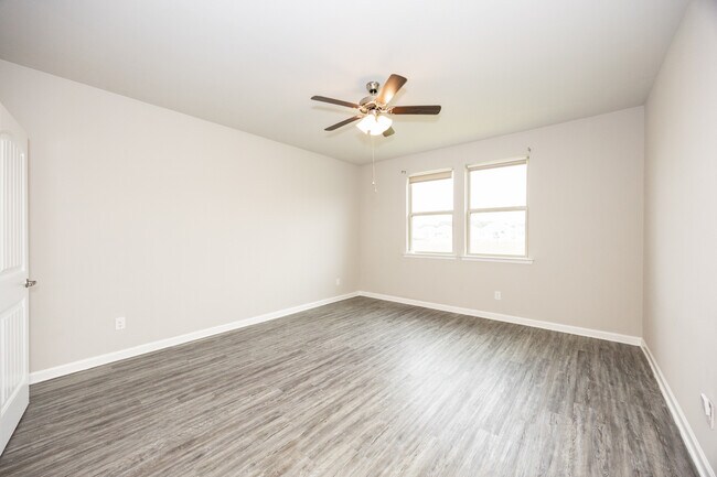 Building Photo - 13667 Willamette Wy