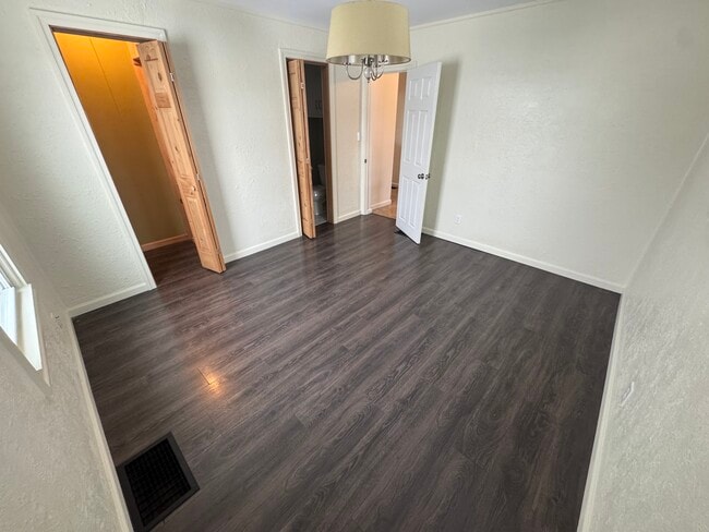 Building Photo - 2312 Newton St