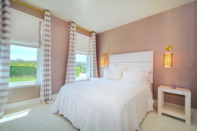 Building Photo - 1377 Meadow Ln