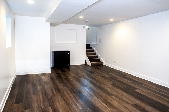 Building Photo - 10000 Kinross Ave