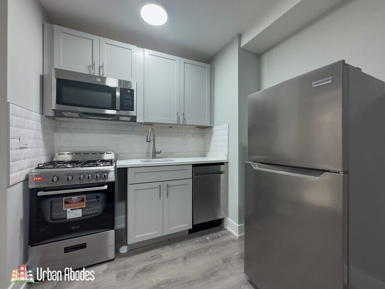 Building Photo - 501 W Belmont Ave