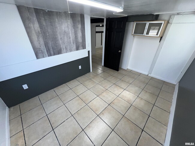 Building Photo - 416 W Main St