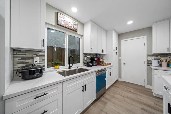 Building Photo - 9827 San Diego St