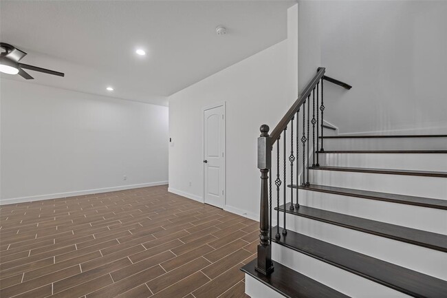 Building Photo - 1067 St Clair St