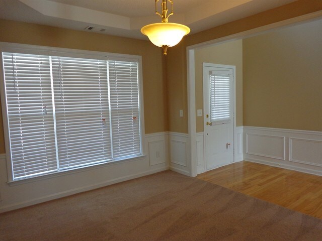 Building Photo - 607 Wallnut Hall Trl