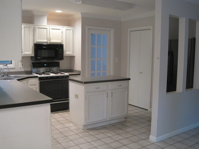 Building Photo - 314 King George Loop