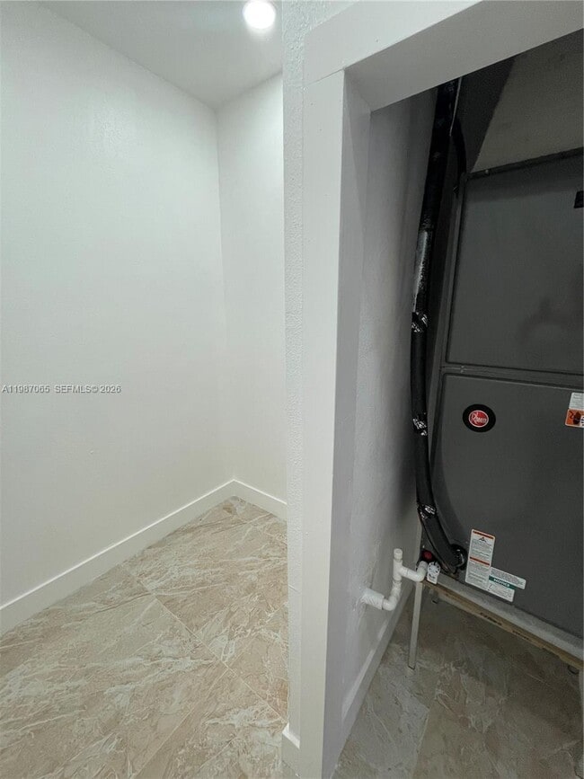 Building Photo - 435 N Quebrada St