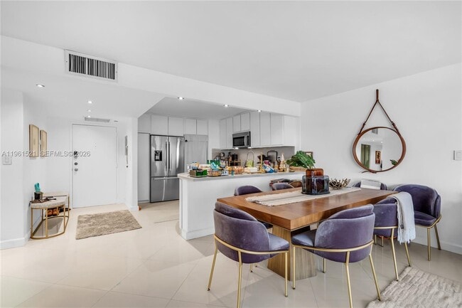 Building Photo - 1925 Brickell Ave