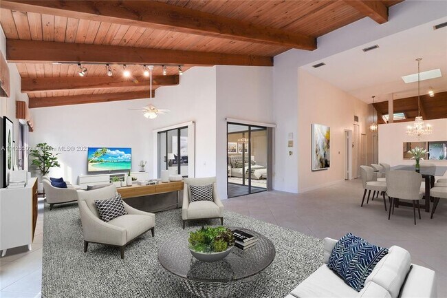 living room - 2753 S Parkview Dr