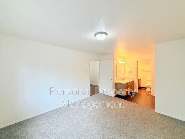 Building Photo - 3412 NE 66th Ave
