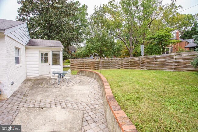 Building Photo - 5205 Saratoga Ave