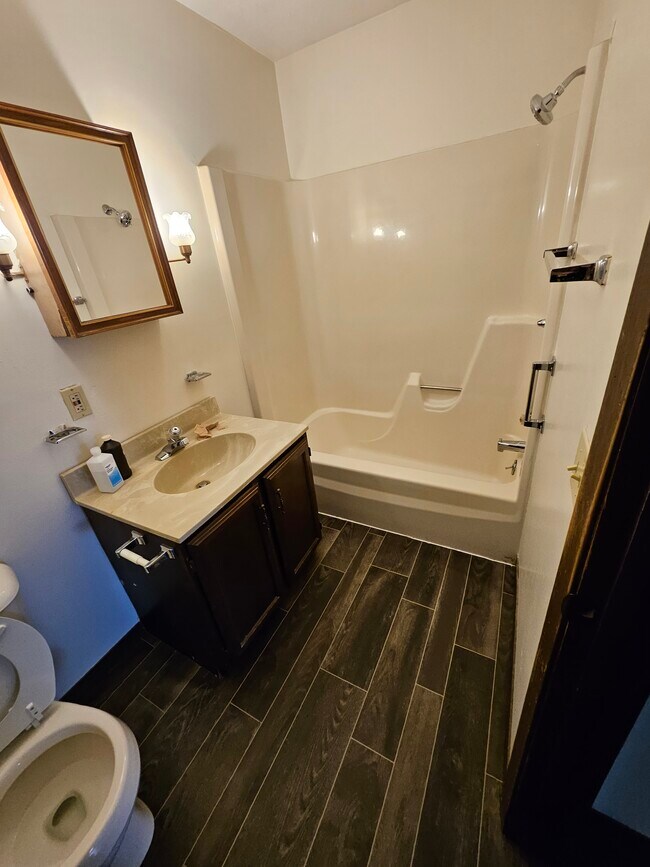 Building Photo - 1361 Callie Rd