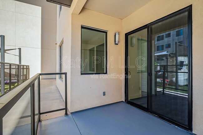 Building Photo - 7300 E Earll Dr