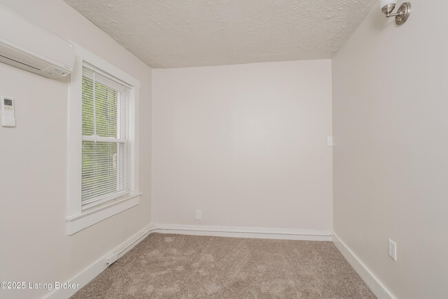 Building Photo - 115 S 39th St