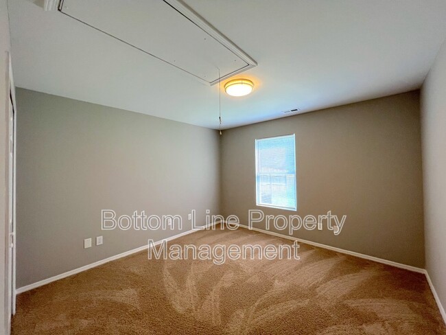 Building Photo - 10957 Dry Stone Dr