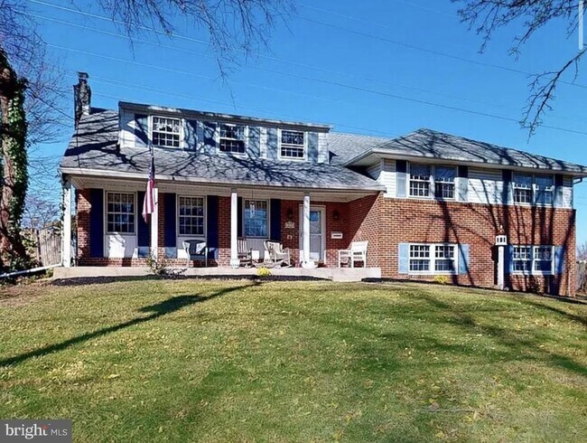 Building Photo - 213 Wayne Dr