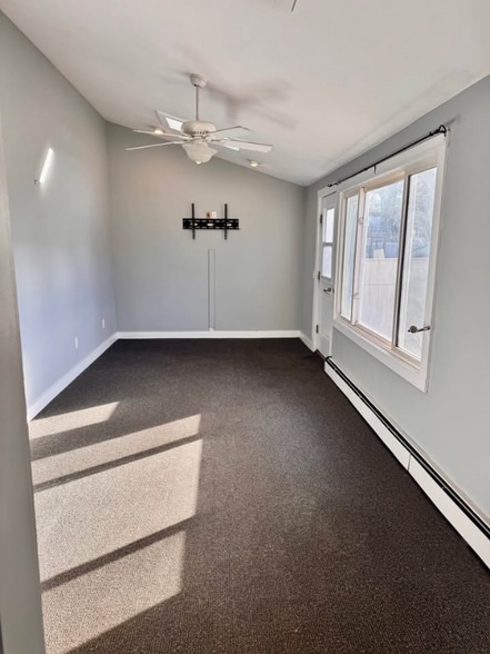 Building Photo - 3 Clover Ln