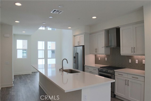 Building Photo - 684 Malibu