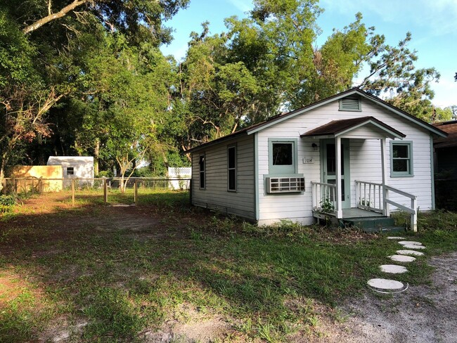 Primary Photo - 1-Bedroom, 1-Bathroom Home in Deland - Imm...