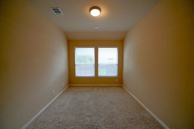 Building Photo - Beautiful Home Now Available in the Covete...