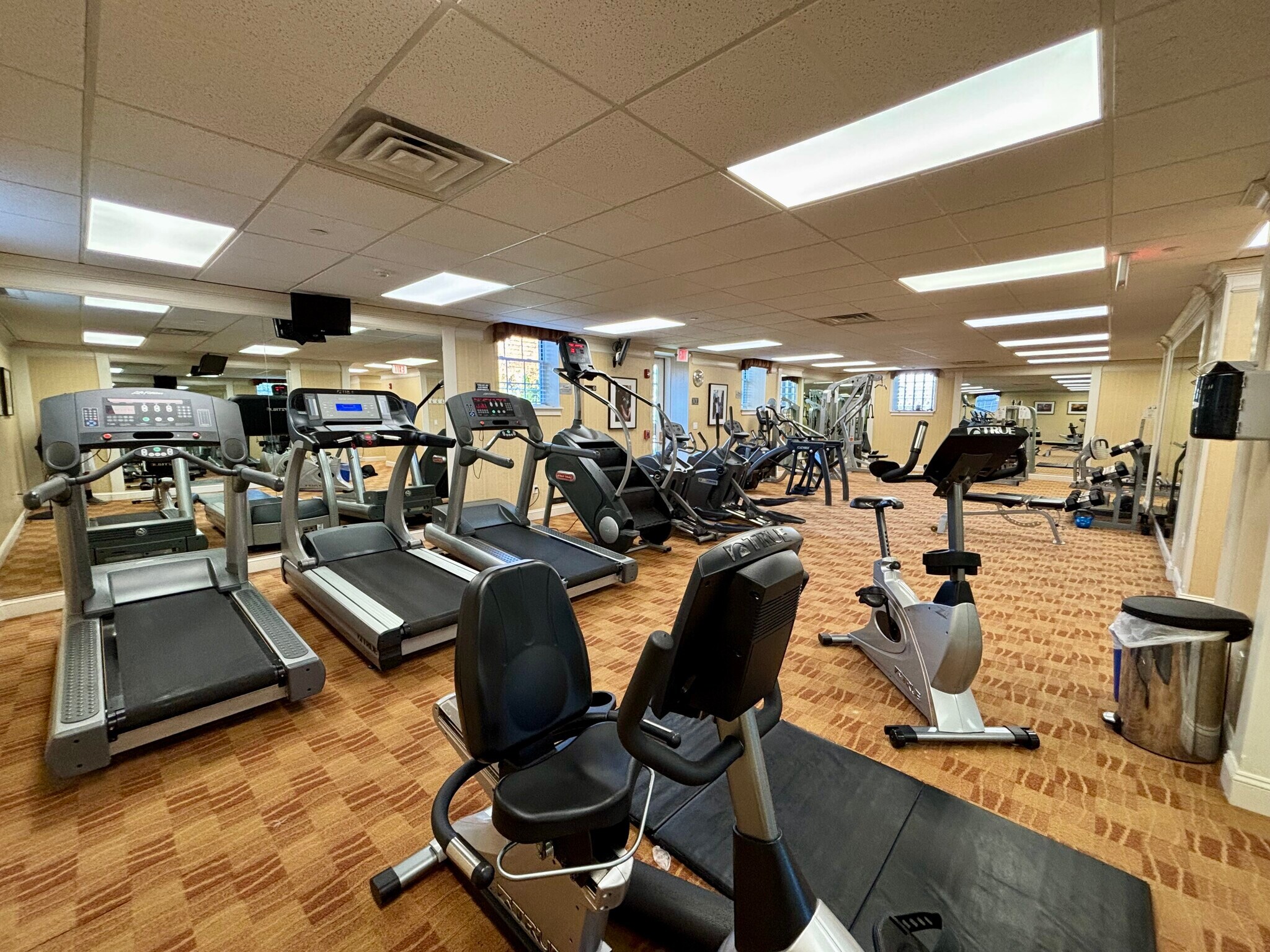 Building Photo - 34 Schoolhouse Dr