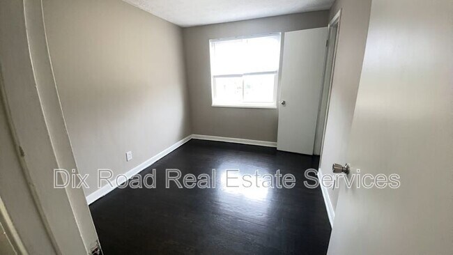 Building Photo - 1519 S Smithville Rd