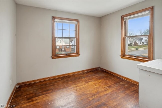 Building Photo - 9504 S Highland Ave