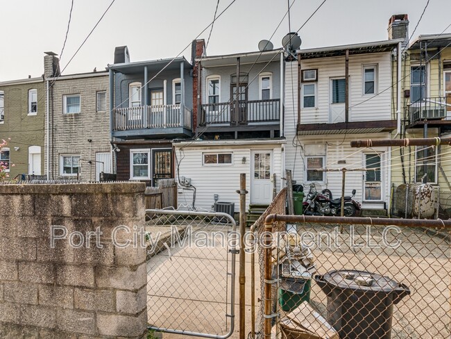 Building Photo - 3210 E Fairmount Ave