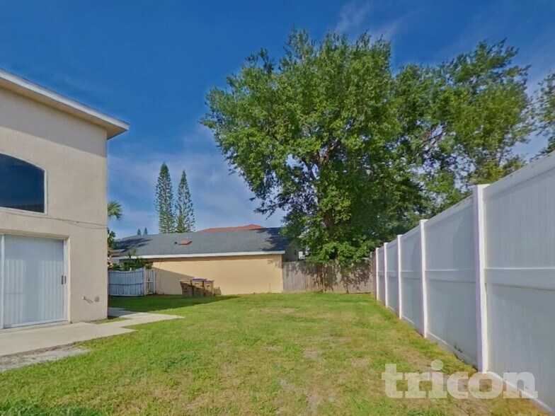 Building Photo - 3257 Brewster Dr