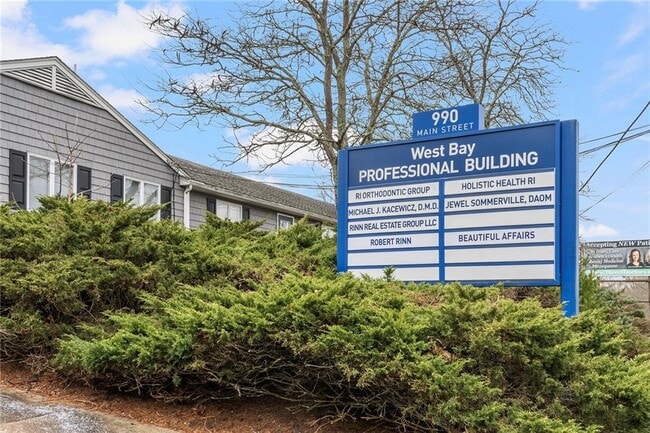 Building Photo - 990 Main St