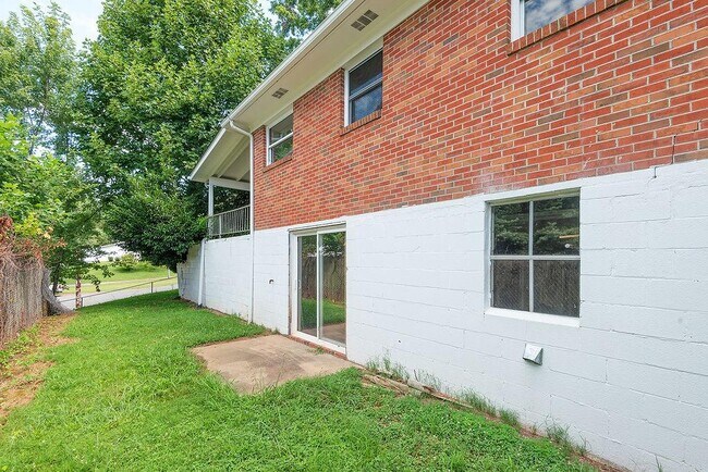 Building Photo - 677 Monte Vista Rd