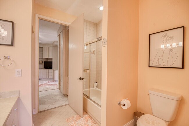 Building Photo - 10080 Dover Carriage Ln