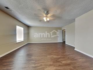 Building Photo - 542 Holiday Dr